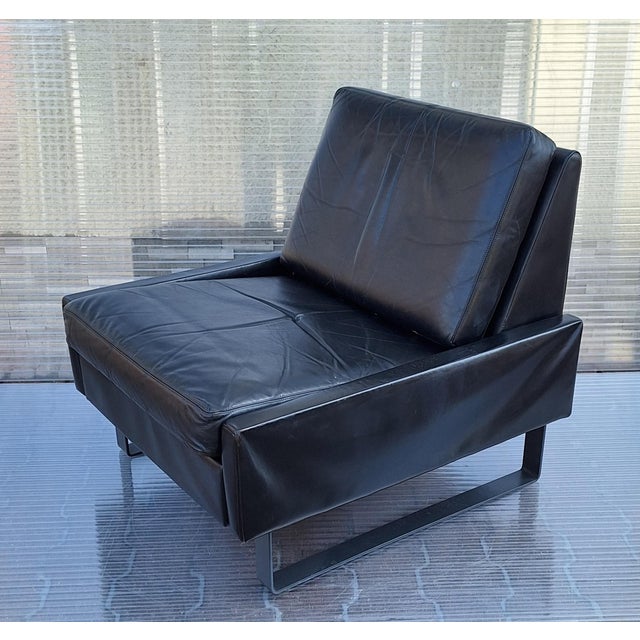 Vintage German Lounge Chair Conseta in Black Leather with Gray Steel Sled Feet by F.W.Möller for Cor, 1970s For Sale - Image 3 of 9