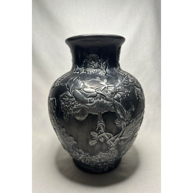 Traditional Black Floral Embossed Vase in the Style Rene Lalique For Sale - Image 4 of 10