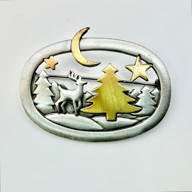 American 1980s Vintage Boho Chic Americana Hollywood Regency Christmas Tree & Deer Brooch. For Sale - Image 3 of 6