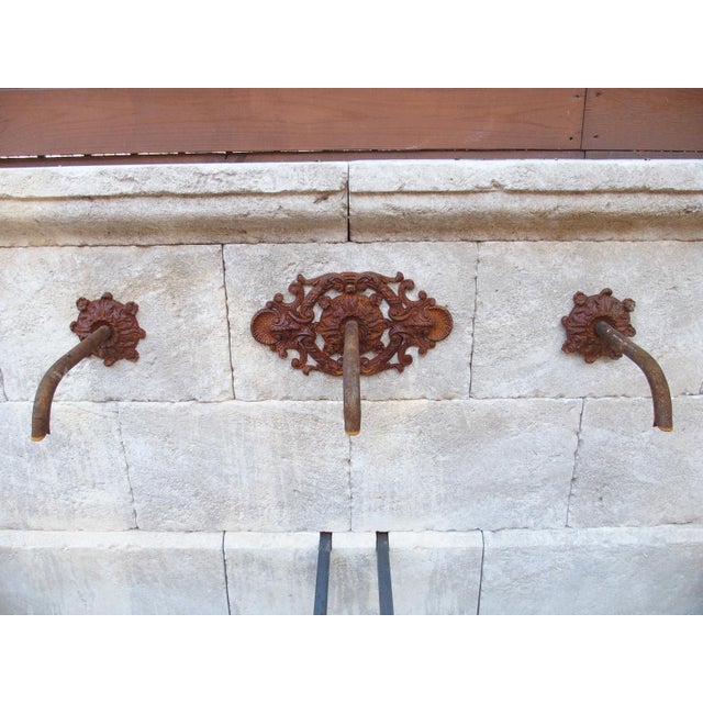 Large Sault Triple Spout Limestone Wall Fountain From Provence, France For Sale In Dallas - Image 6 of 18