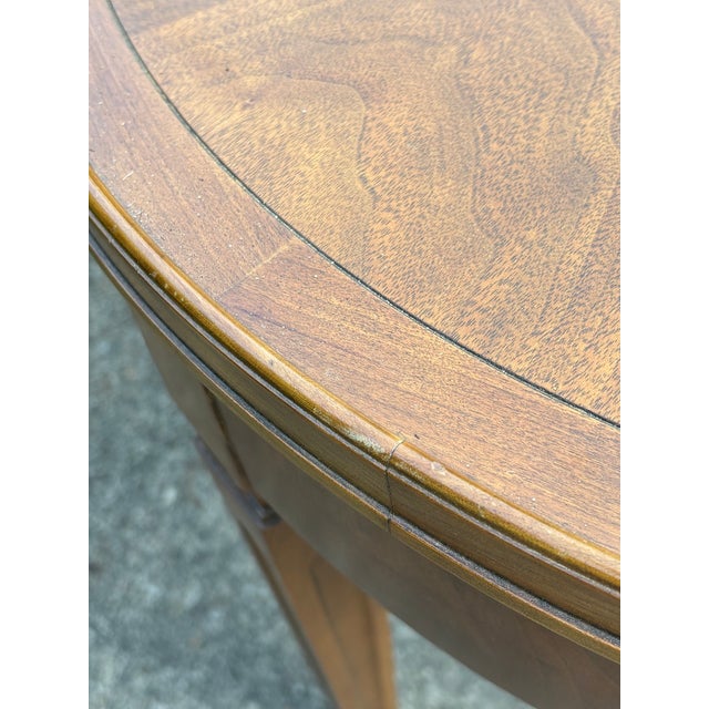 1970s Mid-Century Modern Baker Walnut Round Sunburst Pattern Lamp, Side, Accent Table For Sale - Image 9 of 13