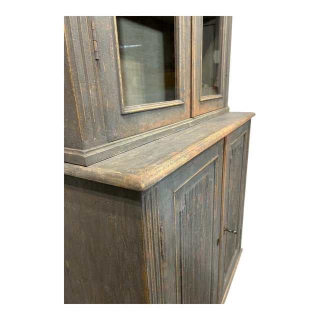 Late 19th Century Tall Swedish Display Cabinet in Dark Grey With Beautiful Patina For Sale - Image 4 of 9
