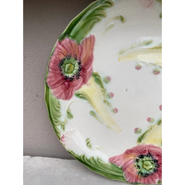 French Majolica poppies plate signed Luneville, circa 1910.