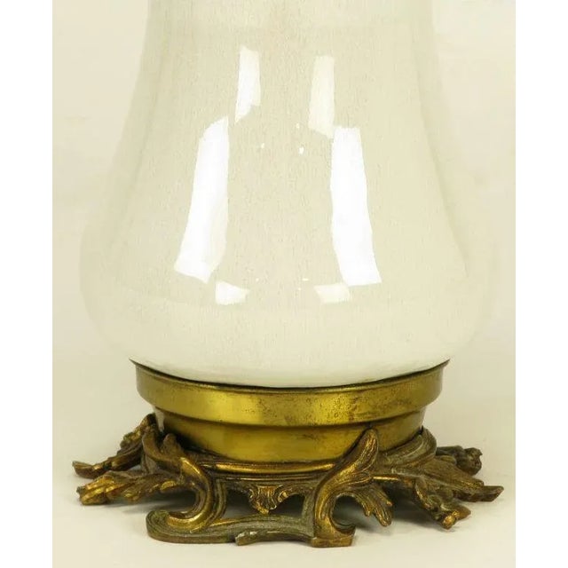 1940s Crackle Glazed White Ceramic & Brass Regency Table Lamp. For Sale - Image 5 of 6