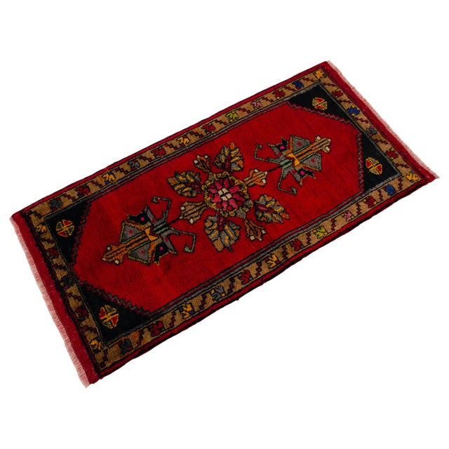 This exceptional vintage hand-knotted mat from the Kangal district of Sivas imparts a bold, authentic character to any...