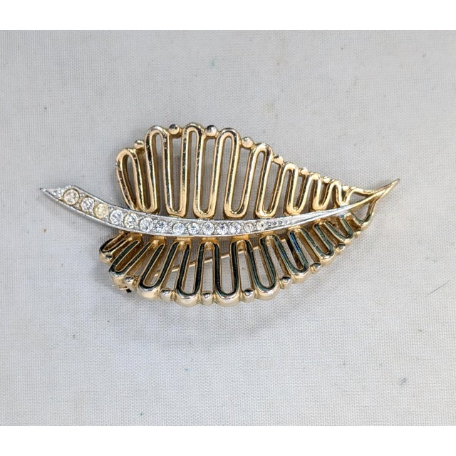 Vintage Signed Boucher Goltone & Clear Rhinestone Leaf Brooch For Sale In Philadelphia - Image 6 of 11