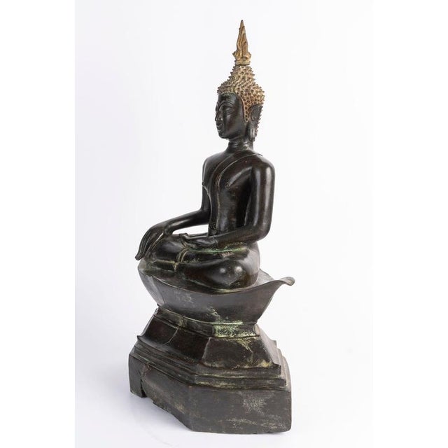 Patinated bronze sculpture of a seated Buddha, 17th century. 17th-century patinated bronze sculpture depicting a seated...