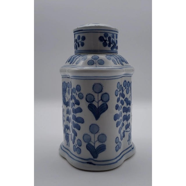 Chinoiserie 1970s Blue & White Asian Urn For Sale - Image 3 of 7
