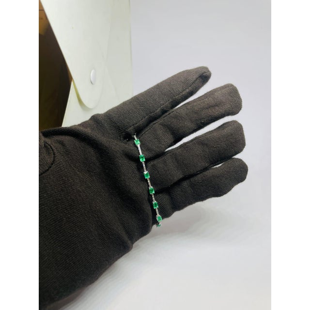 Elegant 18k Gold Emerald 3.22ct & Diamond 0.39ct Bracelet, New For Sale - Image 10 of 10