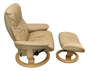 1970s Attributed to Ekornes Stressless Adjustable Sandstone Leather Recliner Ottoman Norway Medium