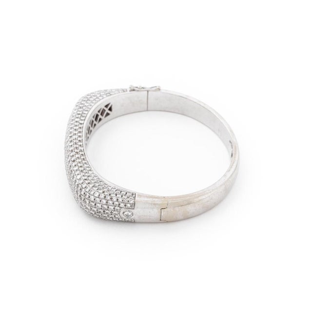 Late 20th Century 18k White Gold and 9.25 Carat Pave Diamond Bangle For Sale - Image 5 of 9