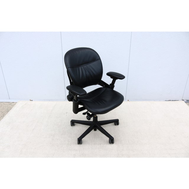The Leap ergonomic chair provides a healthier way to sit for whoever sits in it, for perfect support, comfort, and...