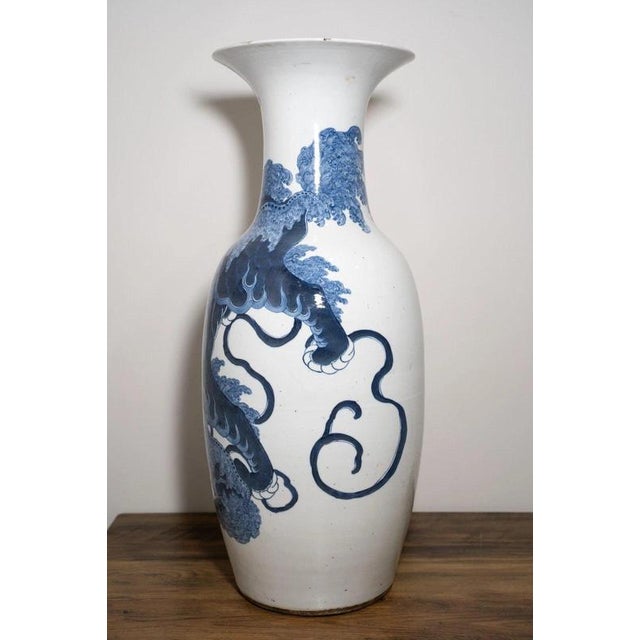 Large Antique 19th Century Qing Chinese Blue & White Foo Dog Porcelain Vase For Sale - Image 6 of 18