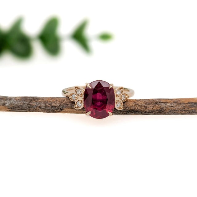 Art Nouveau 4ct Ruby Ring With Earth Mined Diamond Accents in Solid 14k Yellow Gold For Sale - Image 3 of 6