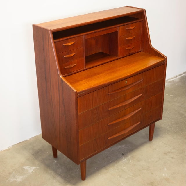 Randers Møbelfabrik Teak Secretary Desk With Hidden Vanity For Sale In Boston - Image 6 of 15