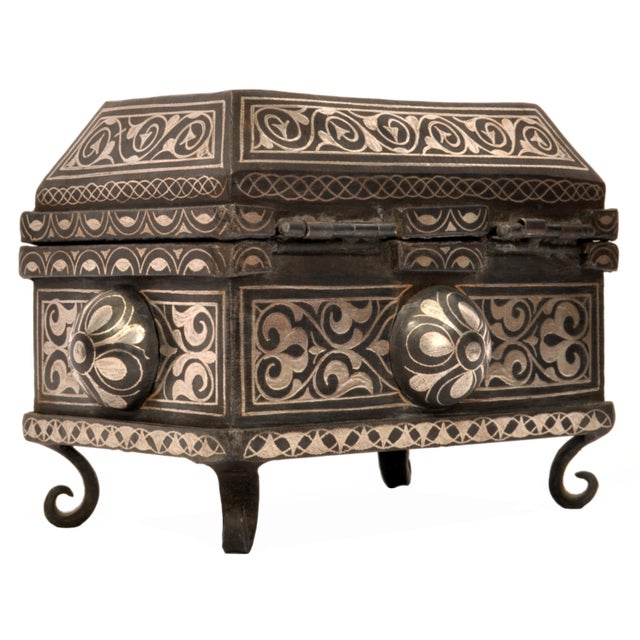 Islamic Antique 19th Century Indian Bidriware Pandan Silver & Brass Casket Jewelry Box For Sale - Image 3 of 12
