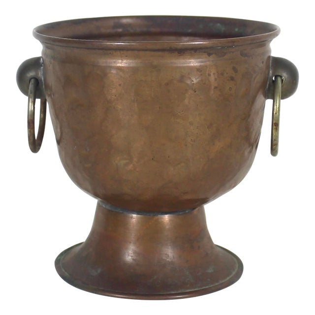 Early 20th Century Primitive Rustic Hammered Copper Planter With Handles, Indoor Garden, Office Decor, England English Style, Rich Patina Old For Sale