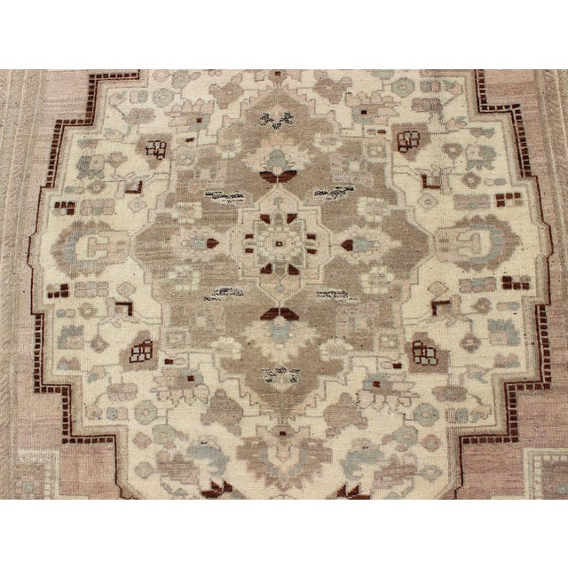 Charming Vintage Oushak Rug in Brown Border, Taupe, Blush and Gray/Green 7'5 X 11'4 For Sale In Atlanta - Image 6 of 9