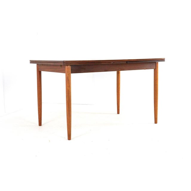 Beautiful extendable dining table in teak. The table can be extended using an ingenious system. Underneath the tabletop,...