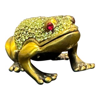 Vintage Style Jeweled Frog Toad Pill Box Green Rhinestone Red Eyes Enameled For Sale
