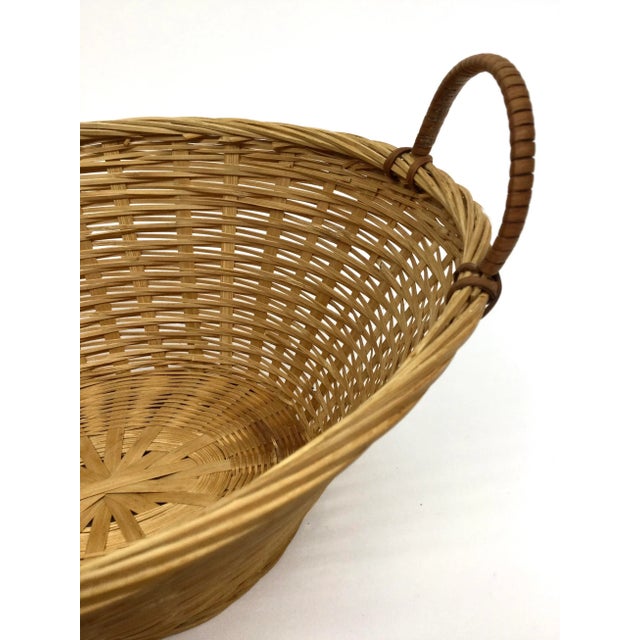 Tan Vintage Hand Woven Fruit Flower Wicker Basket For Sale - Image 8 of 13
