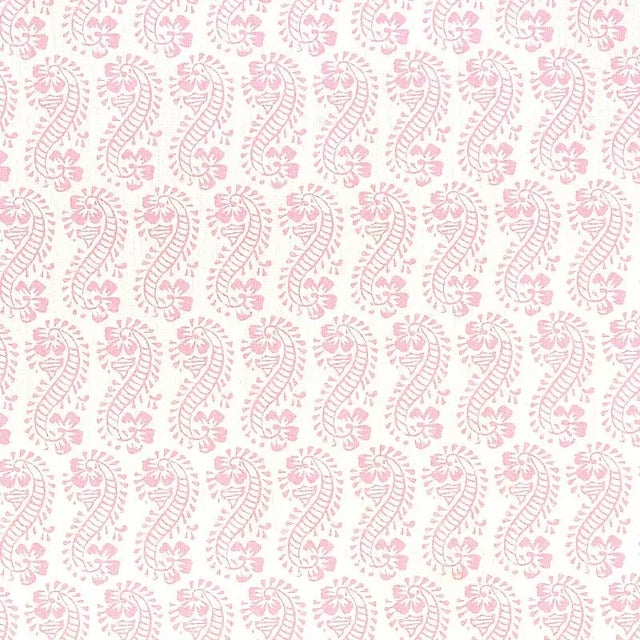 An alluring blend of paisley and botanical motifs, this lighthearted design recalls traditional Indian block prints and...