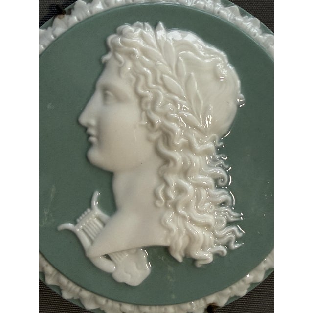 Opal glass plate. On the reverse: 20G. Diameter 11.9 cm. This piece has an attribution mark, I am sure that it is...