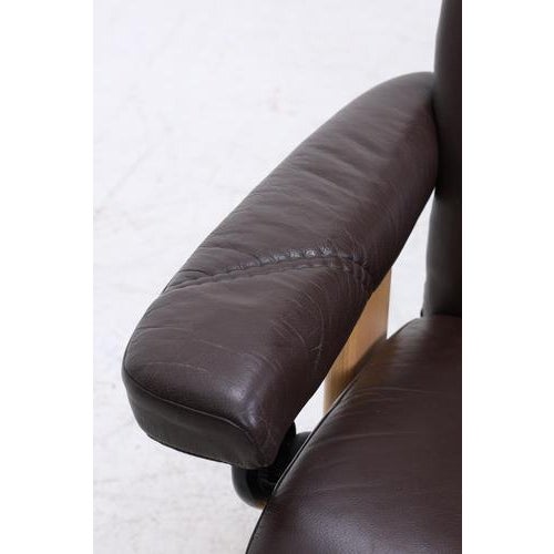 Set of Consul Recliner with Ottoman in Leather from Stressless For Sale - Image 11 of 18