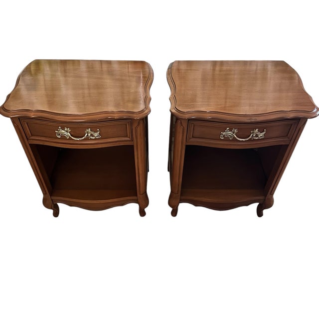 Beautiful, vintage French Country Cherry-wood. Likely Drexel Kendall or Century furniture. Unmarked brand. Solid wood, 22...