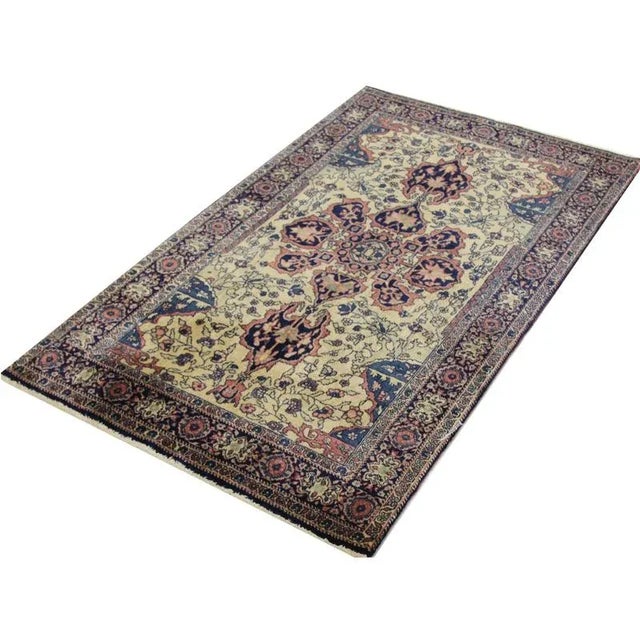 ACTUAL SIZE: 3’0″ x 5’0″ PRIMARY COLOR: Ivory / Navy AGE: New (It's made in the 1990s and never been used) ORIGIN: India...