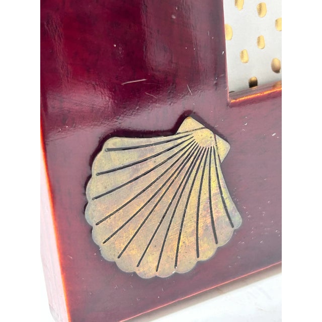 1980s Seashell Brass Inlay Picture Frame – Coastal Clamshell Decor, Hollywood Regency Style For Sale - Image 5 of 9