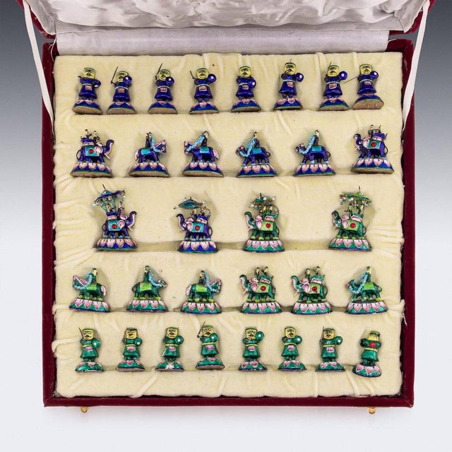 Metal Indian Silver and Enamel Chess Set with Silk and Velvet Board, Jaipur, 1950s, Set of 33 For Sale - Image 7 of 18