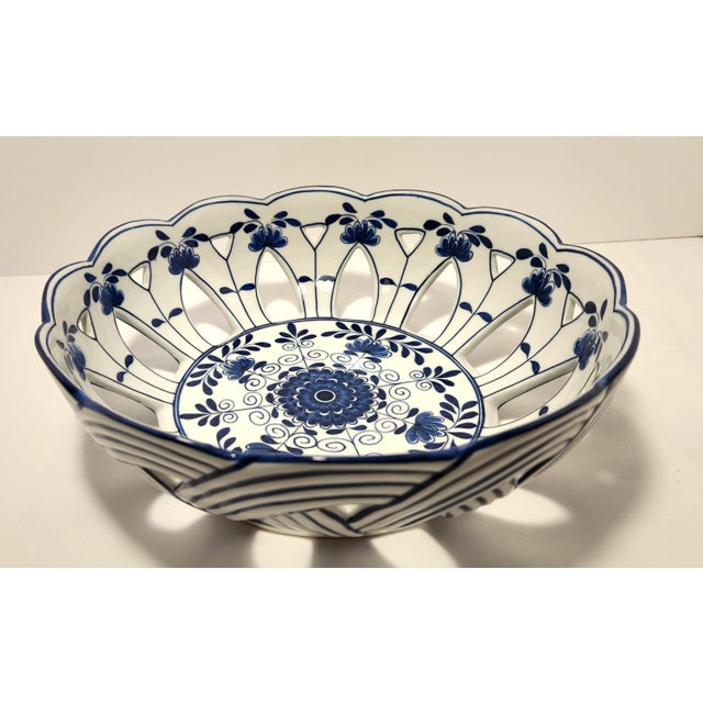 Chinoiserie 1990s Maitland-Smith Chinoiserie Blue & White Porcelain Pierced Basket Bowl For Sale - Image 3 of 7