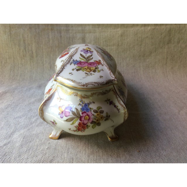 Dark Pink Exceptional Dresden Porcelain Covered Box by Adolph Hamann, Early 19th Century For Sale - Image 8 of 12