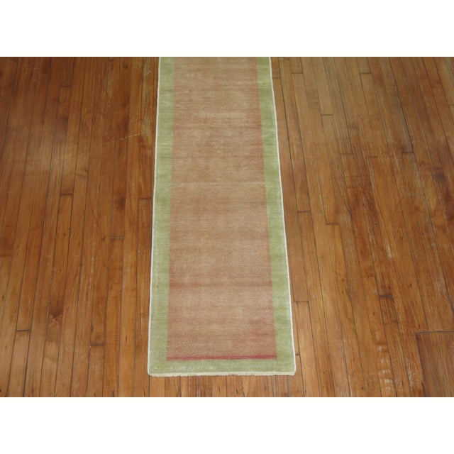 Contemporary Mid 20th Century Anatolian Minimalist Runner rug no.30770 For Sale - Image 3 of 9