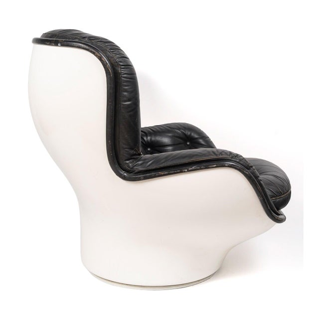 Set of Karate Lounge Chair and Ottoman attributed to Michel Cadestin for Airborne, 1970s For Sale - Image 6 of 13