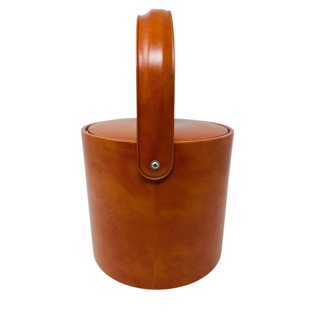 Georges Briard Vintage Georges Briard Ice Bucket | Burnt Orange Cinnamon Faux Leather Vinyl Signed MCM Bar Decor | Wooden Knob Lid For Sale - Image 4 of 14