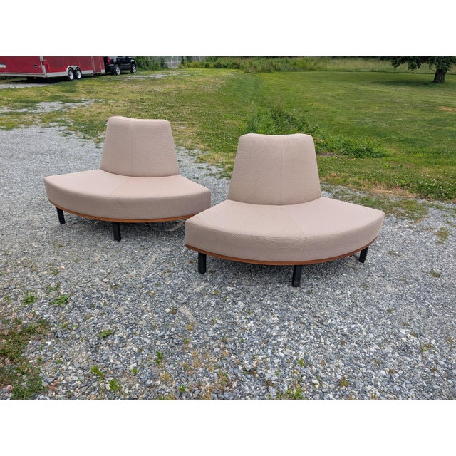 Pair of Jasper Group Curved Serpentine Modular Benches – Mid-Century Modern Inspired Corporate Lounge Loveseats in Two-Tone Tweed Upholstery For Sale - Image 14 of 14