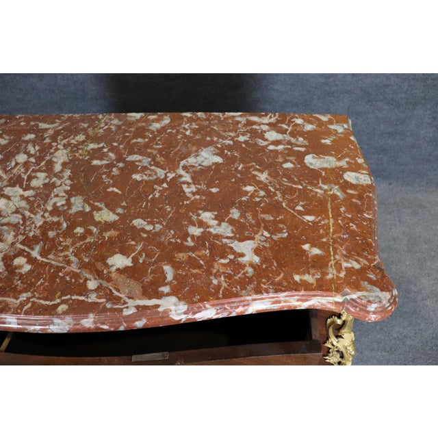 1900-1909 Gilt Dore' Bronze Inlaid Bombe French Louis XV Marble Top Commode For Sale In Philadelphia - Image 6 of 11