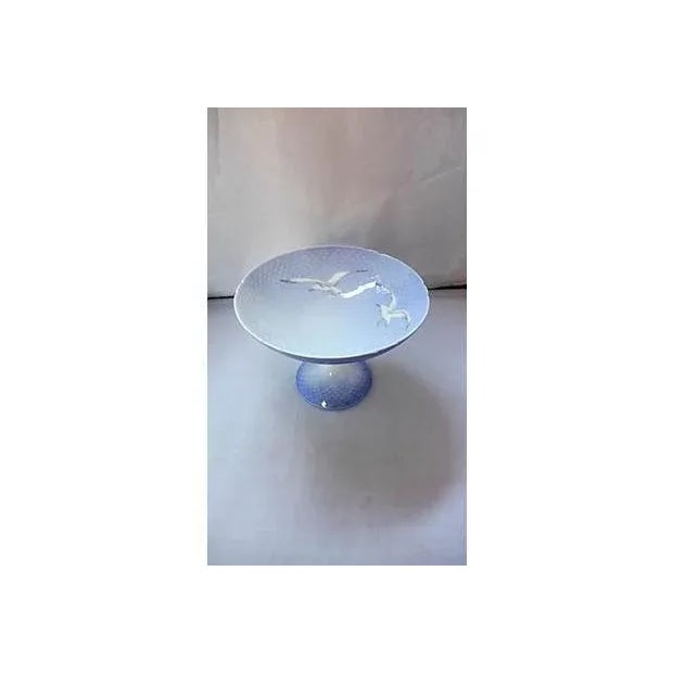 While we don't always love fending off seagulls, we'll make an exception for this adorable, vintage, blue and white,...