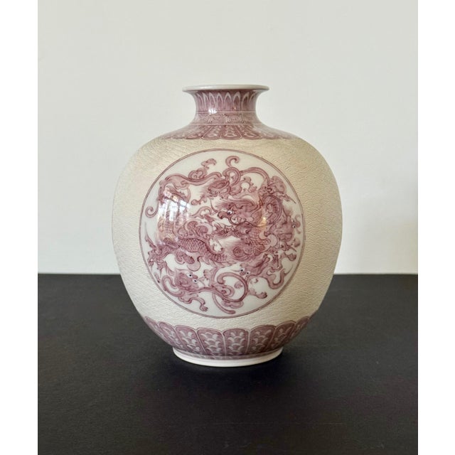 Fine Japanese Porcelain Vase with Carving by Makuzu Kozan Meiji Period For Sale - Image 13 of 18