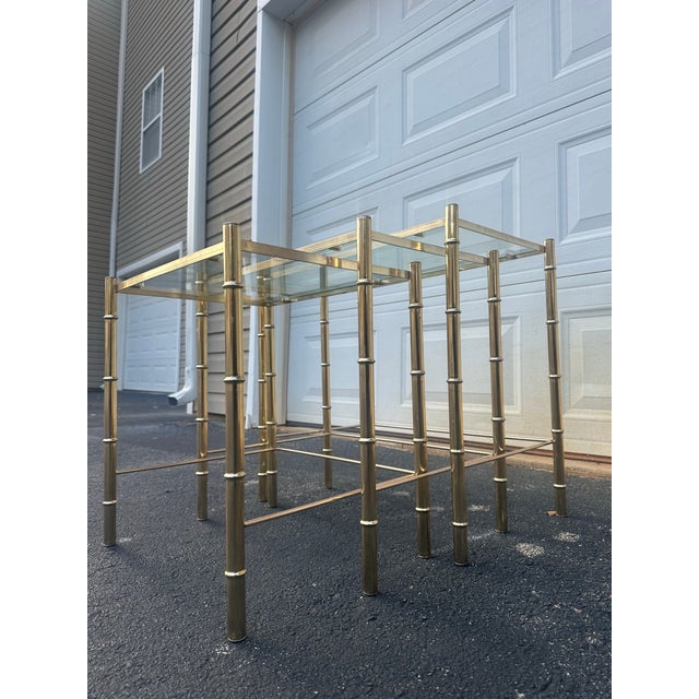 Hollywood Regency Maison Baguès Style Brass Faux Bamboo Glass Nesting Tables – Hollywood Regency Mid-Century Set of 3 For Sale - Image 3 of 12