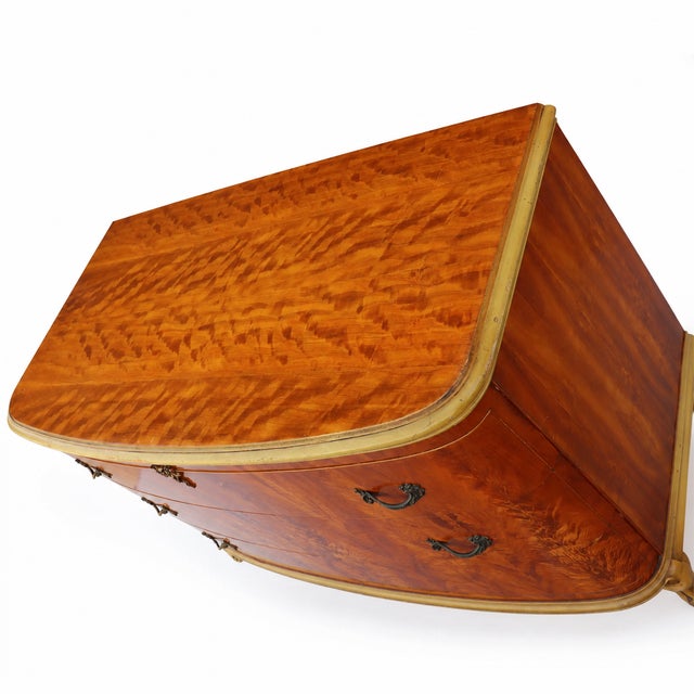Gold 1930s French Burl Wood Bow-Front Dresser With Gilt Carved Base For Sale - Image 8 of 9