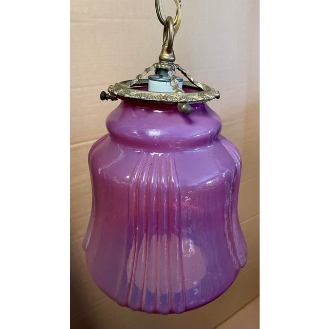 What a wonderful pendant style glass light fixture which has a beautiful glow when lighted and would warm any space with...