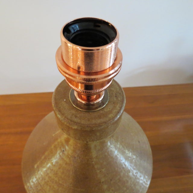 Beige Vintage Pottery Table Lamp by John Virando of Richmond Hill, 1970s For Sale - Image 8 of 12