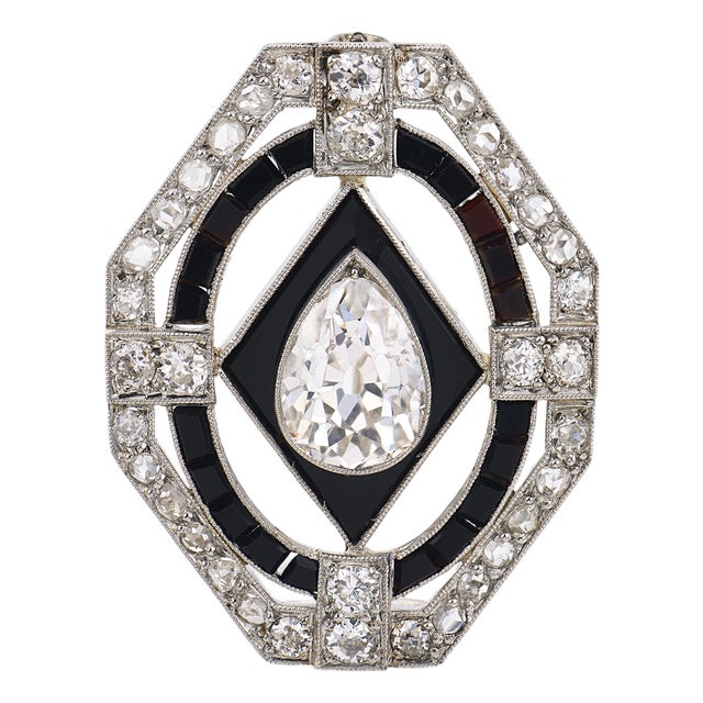 French Art Deco 2.00 Carat Old Pear Shape Diamond Onyx Platinum Brooch For Sale