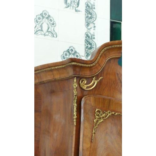 Dresden-Style Cabinet in Walnut, 1890 For Sale - Image 3 of 17