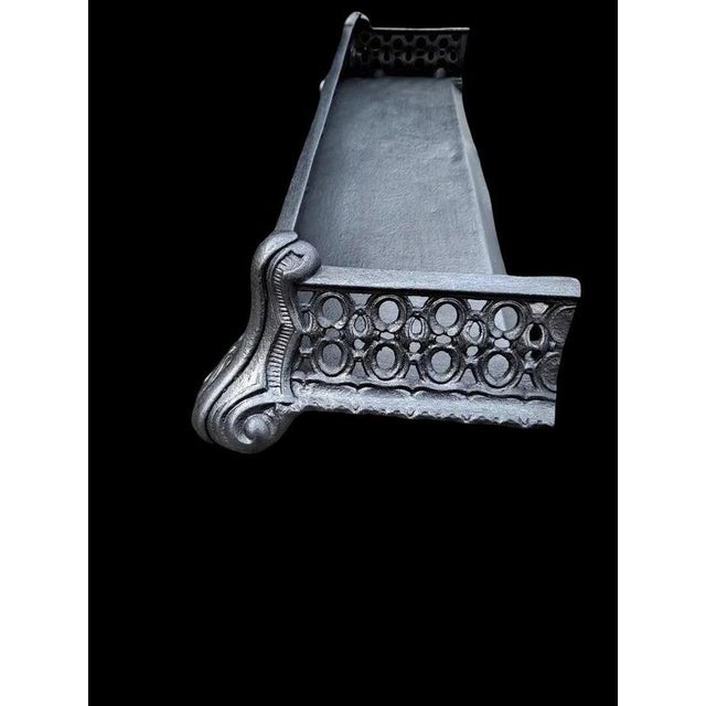 Metal Victorian Cast Iron Pierced Fireplace Fender with Hearth Tray, 1890 For Sale - Image 7 of 7