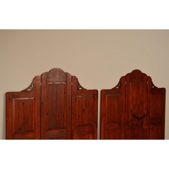 Rustic Colonial Style Pair of Pine Folding Dressing Screens For Sale - Image 13 of 18