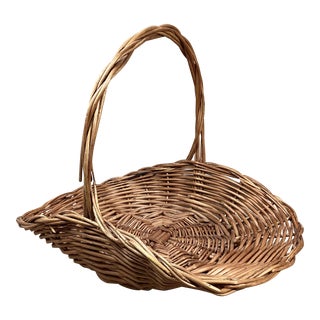 Early 20th Century Vintage Wicker European Gathering Basket For Sale